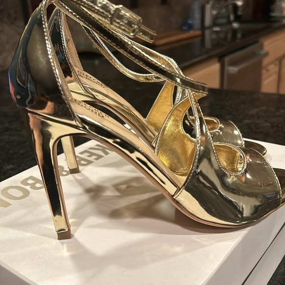 Bleecker & Bond Gold heels Sz 7 - Picture 5 of 6